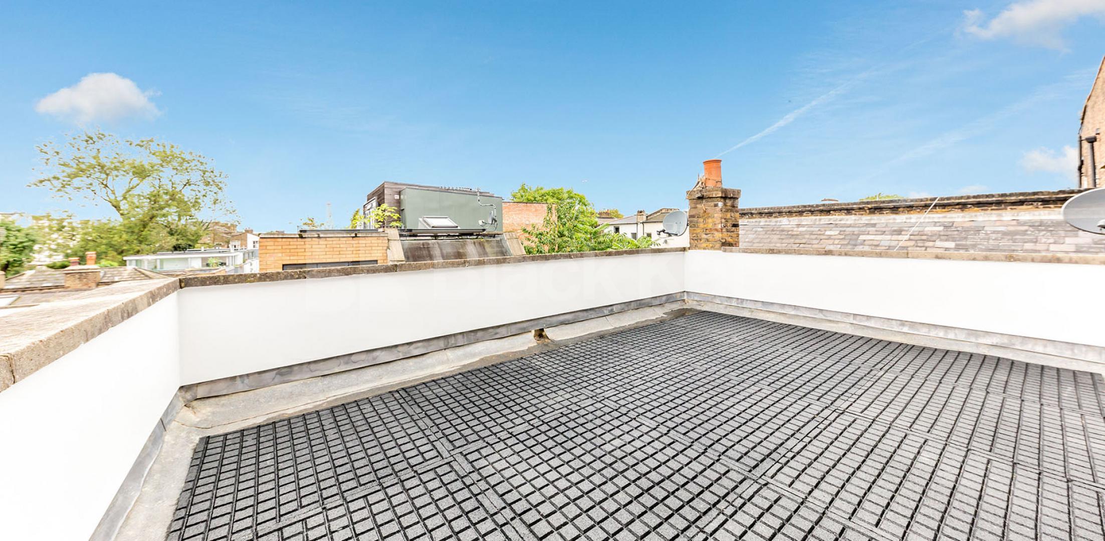 			NEWLY REFURBISHED & ROOF TERRACE! , 1 Bedroom, 1 bath, 1 reception Flat			 York Way, CAMDEN